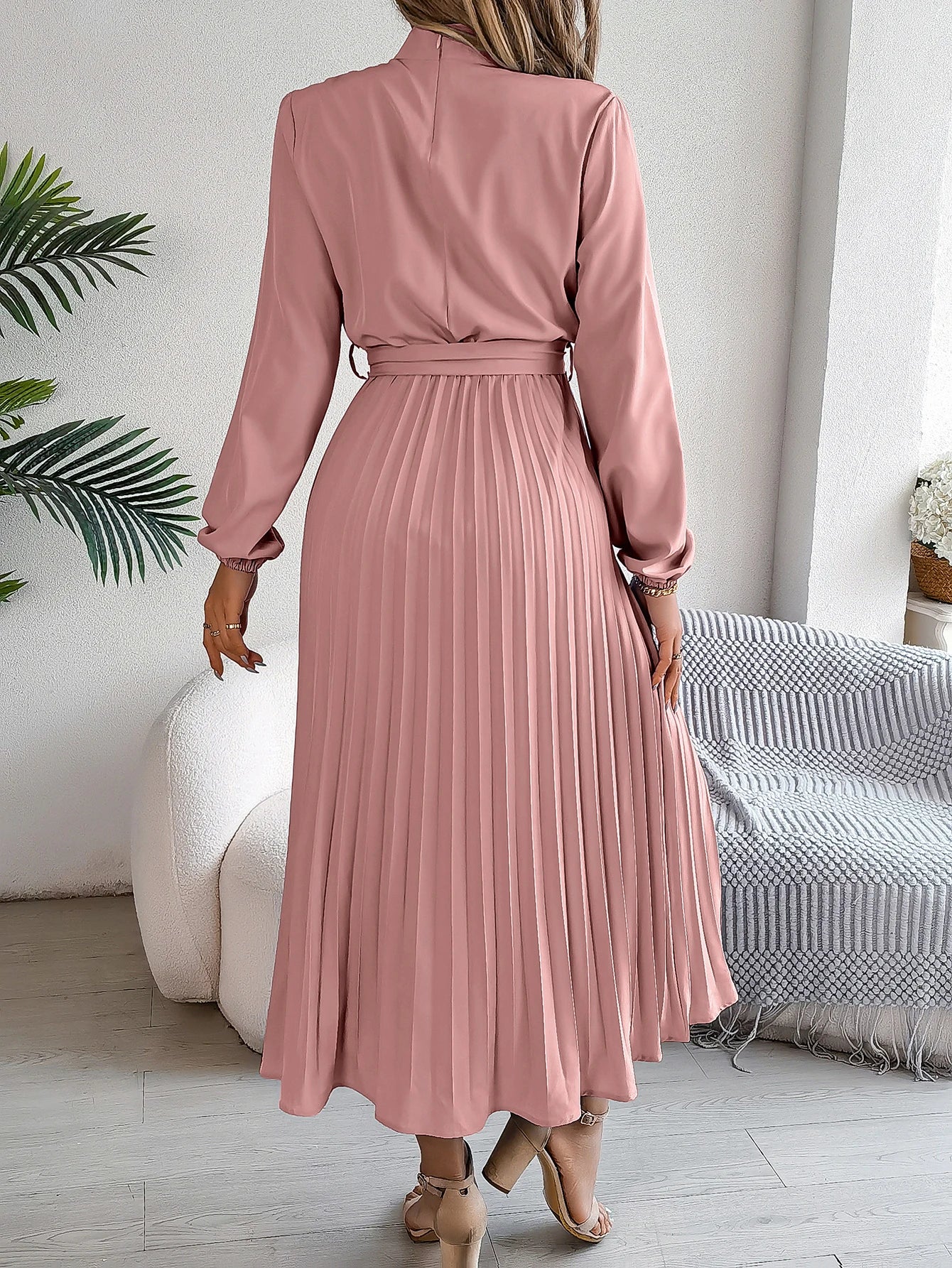 Elegant Pleated Long Dress Long Sleeveed Lace Up Dresses for Middle Eastern Women Spring and Summer Clothes