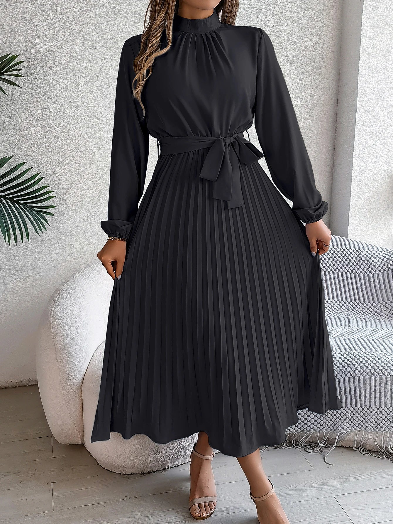 Elegant Pleated Long Dress Long Sleeveed Lace Up Dresses for Middle Eastern Women Spring and Summer Clothes