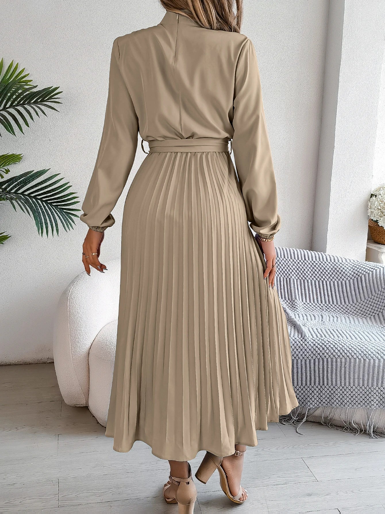 Elegant Pleated Long Dress Long Sleeveed Lace Up Dresses for Middle Eastern Women Spring and Summer Clothes