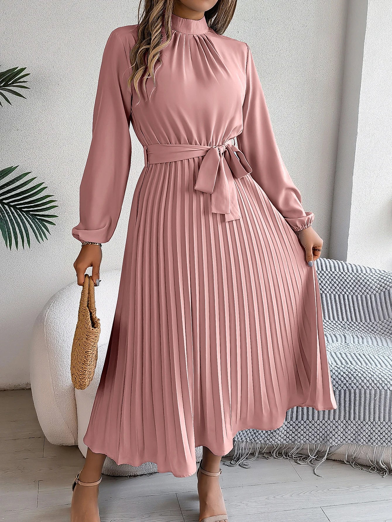 Elegant Pleated Long Dress Long Sleeveed Lace Up Dresses for Middle Eastern Women Spring and Summer Clothes