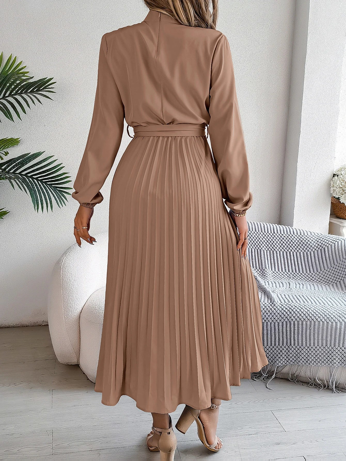 Elegant Pleated Long Dress Long Sleeveed Lace Up Dresses for Middle Eastern Women Spring and Summer Clothes